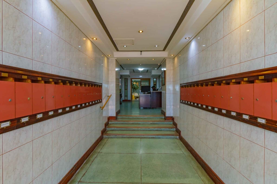 To Let 1 Bedroom Property for Rent in Sea Point Western Cape
